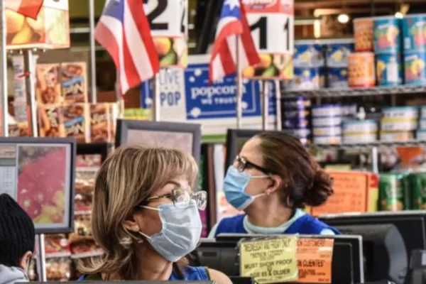 Grocery Store worker wearing a mask
